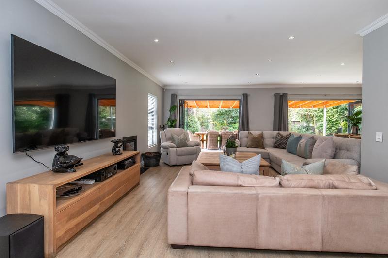 5 Bedroom Property for Sale in Constantia Western Cape